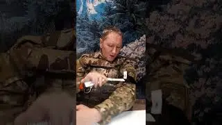 Наложение на руку классического турникета CAT версии TaktMed