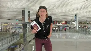 AIRPLANE MINIMALISM | What's in my flight bag?