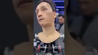 İnsansı mimikler yapmaya çalışan robot