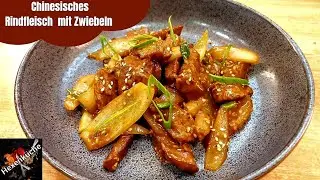 Chinesisches Rindfleisch mit Zwiebeln und geröstetem Sesam. Umami pur.