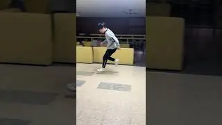 This guy is floating 😨