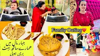 First Outing vlog with my daughter / jabbar mal main bht bura hua hamaray sath #firstvlog #vlogging