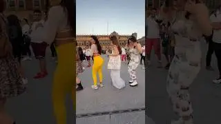 Enseñándoles a Chinitas a bailar sonidero 🔊🥳  #sonidero #cdmx #zocalo #shorts