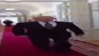Широкий Путин идёт, но он всегда в кадре