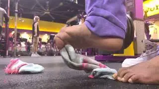 Shoe play/ Sock removal at the gym, feels so good i hope no one seen me🫣