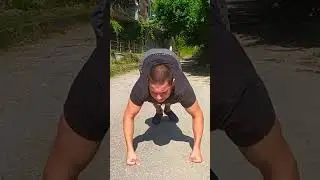 Отжимания на кулаках с хлопком за спиной на шипастом полу