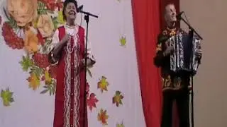 Гармонист играет супруги Сазоновы