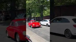 So many red Ferra…Porsches*