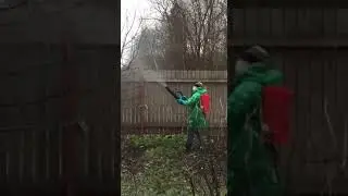 Садовый аккумуляторный опрыскиватель с насадкой