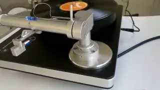 Clearaudio Performance DC turntable with TT5 tonearm