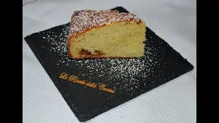 Torta allo yogurt greco e mele. Ricetta facile.