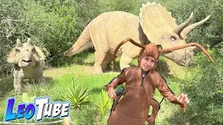 Cucaracho Leo VS. Dinosaurios