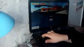 Богдан играют в машинки