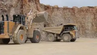 Cat 992K-Komatsu HD 605