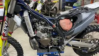 Husqvarna TE 300 TPI | Steering Head Bearings | Maintenance | Part 1
