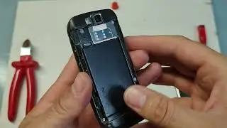 How to change, put in the battery of a cell phone, mobile phone, Nokia E66 Smartphone
