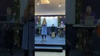 Цілий день дзень-дзелень дзвоники дзвенять
