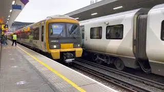 Class 465 departing London Bridge