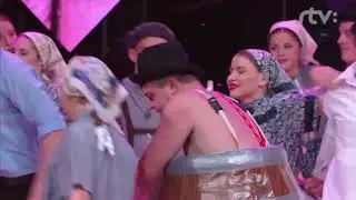 Hudobno - folklórny súbor V šírom poli hruška - Zem spieva