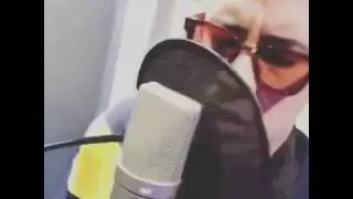 Bad Bunny en el estudio.