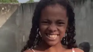 FALE QUALQUER COISA NA PISCINA