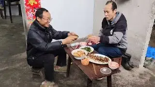 全村青壮都出去打工了，我回到农村过上了养老生活