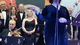 Şu Yalan Dünyayı Aşksız Geçirme, Mesude Gemalmaz