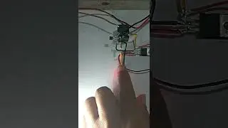 MENYALAKAN LAMPU 220V DENGAN SENSOR SENTUH