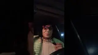 (crossdresser-transvestite) I put on my lipstick in the car