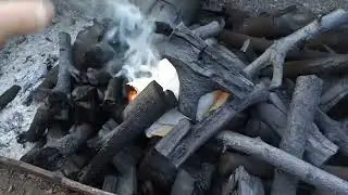 Как разжечь древесный уголь в мангале