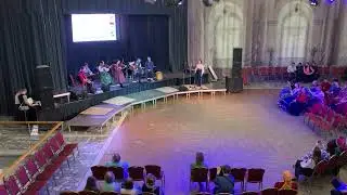 Окрасился месяц багрянцем