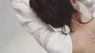 Необычная женственная фотосессия, подглядываем за моделью 🔥