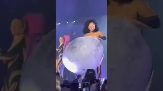 remember when dua's leg stuck in moon balloon 😂🌑✨ #dualipa #futurenostalgia  #levitating