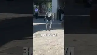 ROBOTS ARE NOW WALKING AROUND MOSCOW