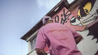 FOTONAS PA' LA NUEVA MERCH 📸 este mural combina perfecto con las nuevas camisetas de MOOVME 🔥