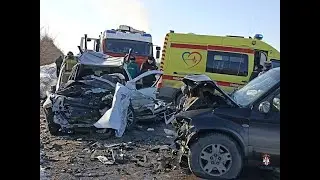 Внедорожник лоб в лоб протаранил Ладу: Три человека погибло в ДТП в Омске