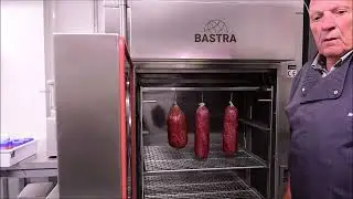 SALAMI met de hakmolen / salami avec le hachoir