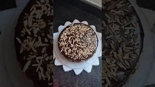 Pastel con mermelada de kumquat, ganache de chocolate y almendras 😋