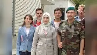 Yaver resmi üniforma ile 2006'da cemaat kursu mezuniyetine katılmış