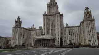 Москва. Главное здание МГУ имени М. В. Ломоносова. Ноябрь 2022 года.