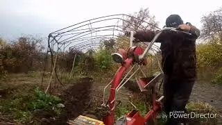 Зябь пашем мотоблоком.