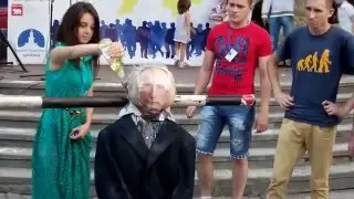 Children's holiday in Ivano-Frankivsk with a burning effigy of Putin