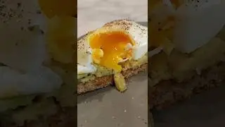 the EASIEST way to Poach an Egg 🍳😉 