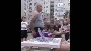 Batran facut K.O de un pusti. PARERI?
