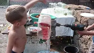 Универсальная дрель (давим томатный сок)