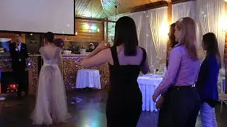 Wedding.  Record toss