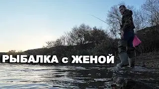 Рыбалка с женой на спиннинг, вышел хороший отдых на природе.