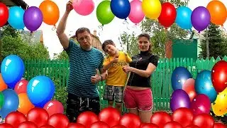 ЧТО ЖЕ ПАПА ПРИДУМАЛ С ШАРИКАМИ лопаем шарики над головой I #ПриветКамера