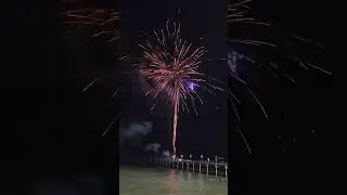丹绒士拔情人桥烟花秀