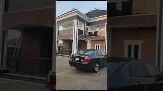 This is a spacious luxurious 5 Bedroom duplex that is Detached